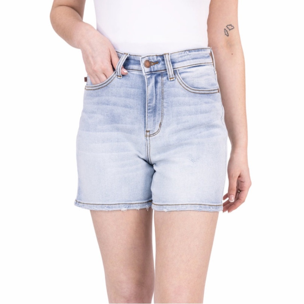 NWT Judy Blue Astor 2 button waist mid length Light Blue Denim Womens Shorts 1XL